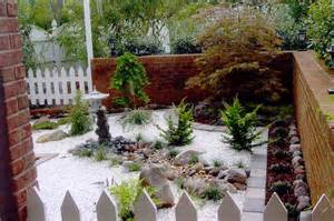 japanese-garden-designs-for-small-gardens-77_15 Japanski vrtni dizajn za male vrtove