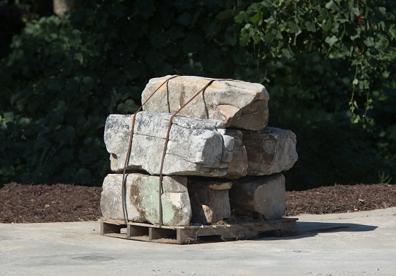 large-rocks-in-landscaping-76_9 Veliko kamenje u krajobraznom dizajnu