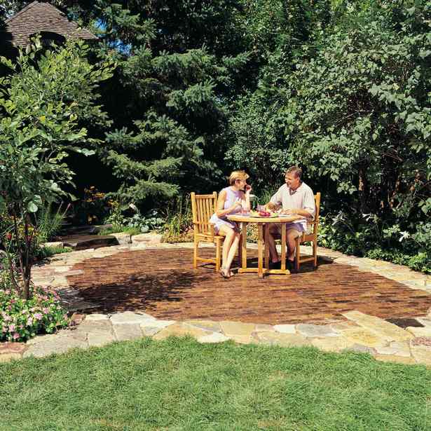 building-a-small-patio-with-pavers-67_13 Izgradnja malog popločanog popločanog dijela