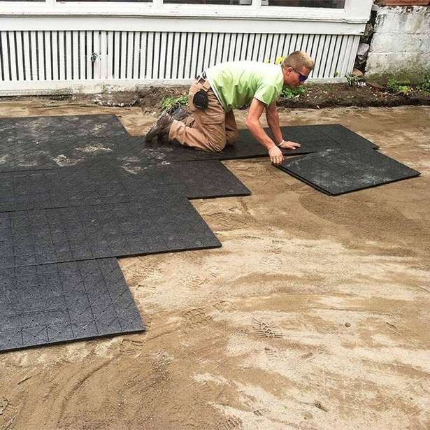 building-a-small-patio-with-pavers-67_4 Izgradnja malog popločanog popločanog dijela