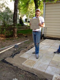 building-a-small-patio-with-pavers-67_7 Izgradnja malog popločanog popločanog dijela