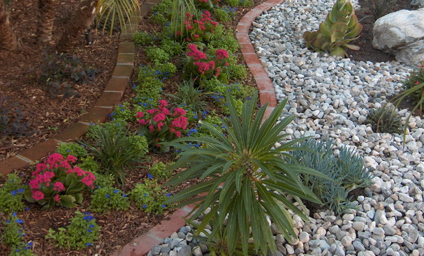 landscaping-ideas-with-rocks-and-mulch-19_9 Ideje za uređenje okoliša s kamenjem i malčem